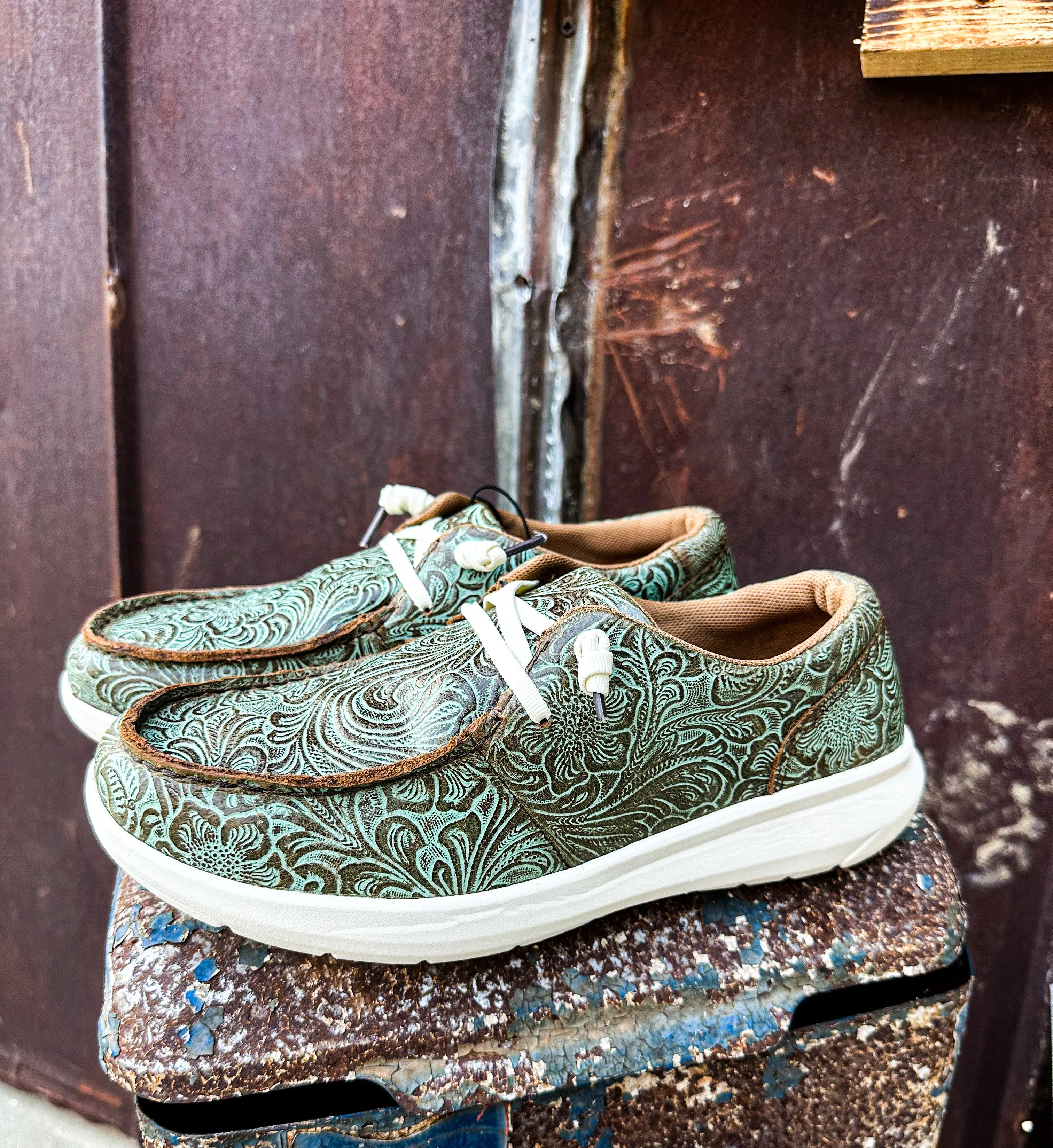 Vintage Turquoise Floral Ariat Hilo